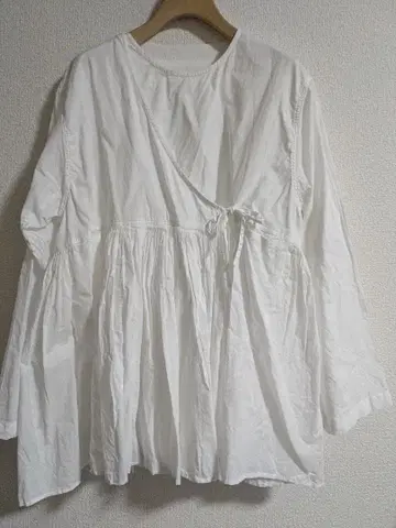 화이트 코튼 랩 셔츠 긴팔