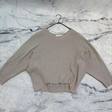 센스 오브 플레이스 긴팔 얇은 소재 니트 V넥 무지 심플 면