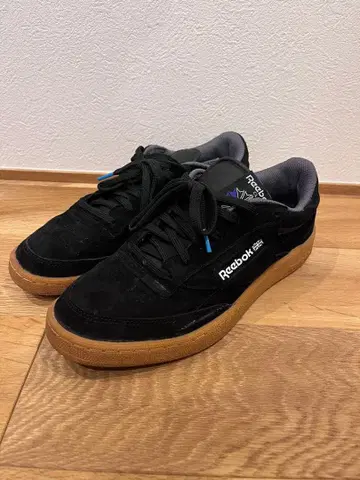 리복 클래식 블랙 스니커즈