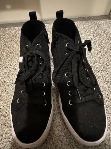 블랙 하이컷 스니커즈 사이드 지퍼 부착