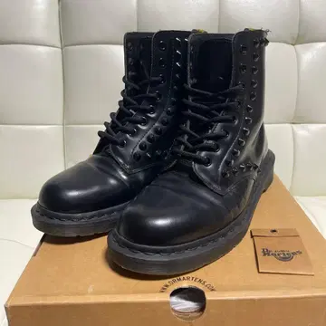 닥터 마틴 1471 스터드 부츠