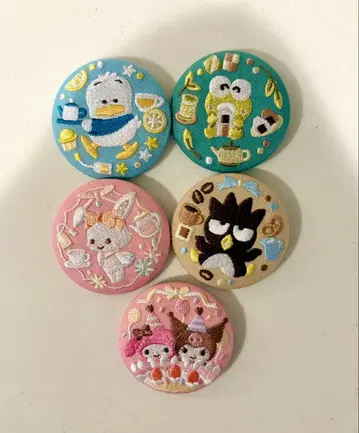 [ 미사용 새상품 ] 반다이 산리오 자수 캔 배지