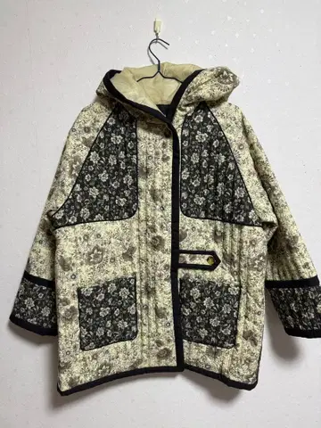 KBF 플라워 프린트 퀼팅 자켓