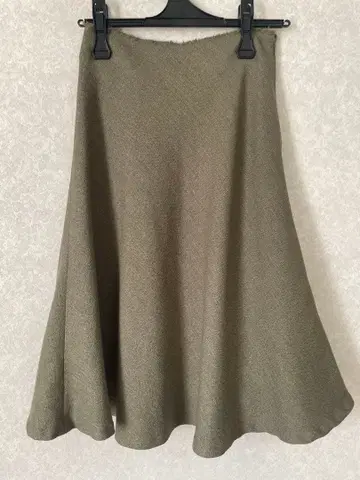 NATURAL BEAUTY BASIC 플레어 스커트