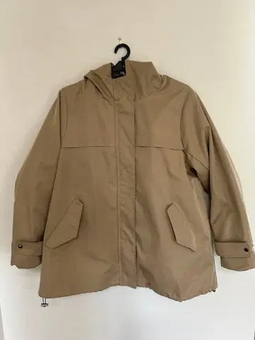 베이지 후드 부착 자켓