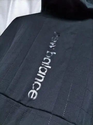 뉴발란스 퀼팅 속기모 후드티 아우터 블랙