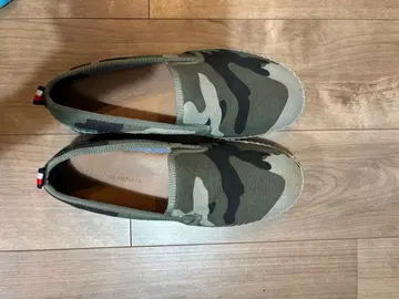 타미힐피거 카모플라쥬 슬립온