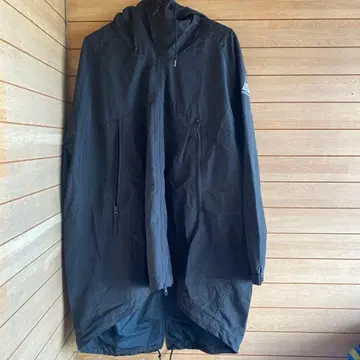 S118.15 Cape Heights 블랙 나일론 자켓