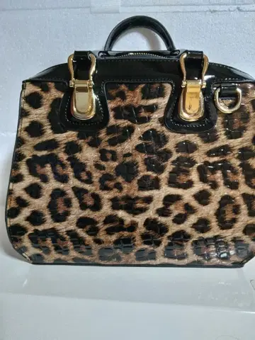 에나멜 레오파드 무늬 토트백 숄더 있음
