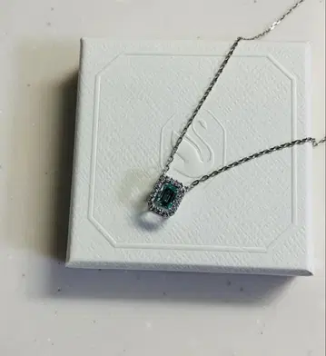 거의 새상품 스와로브스키 Una 목걸이 팔각형 컷 블루