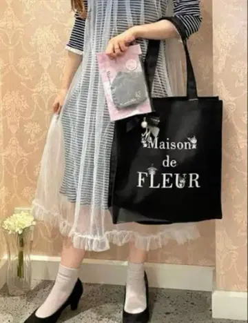 새상품 메종 드 플뢰르 쿠로미 sanrio 에코 토트백 블랙 스퀘어