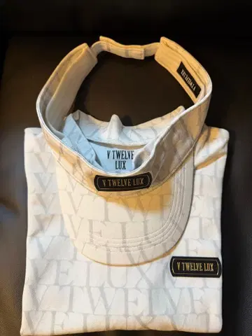 V TWELVE LUX 셔츠와 캡 세트