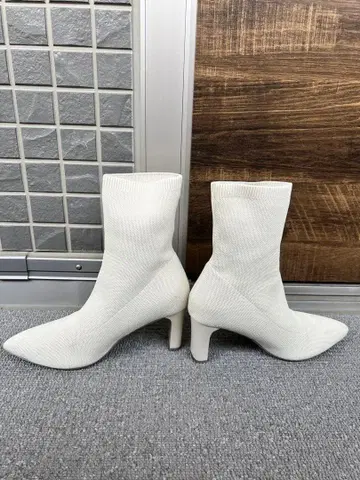 화이트 니트 스틸레토 부티