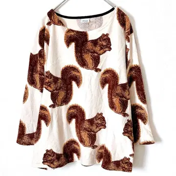 이페 티셔츠 상의 면100% 베이지 올 패턴 다람쥐 크루넥