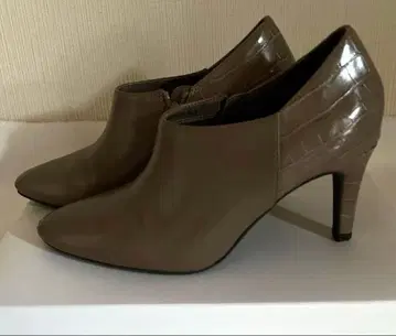 브라운 사이드 고어 부츠 스틸레토