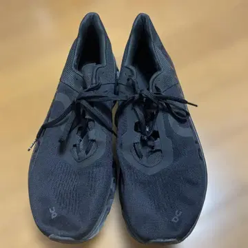 On CLOUDMONSTER 스니커즈 중고품