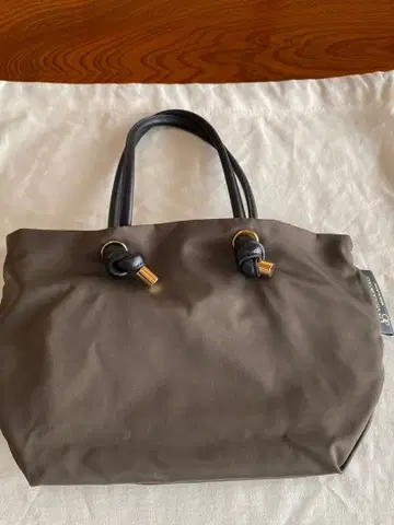 비올라 돌로 숄더 없음