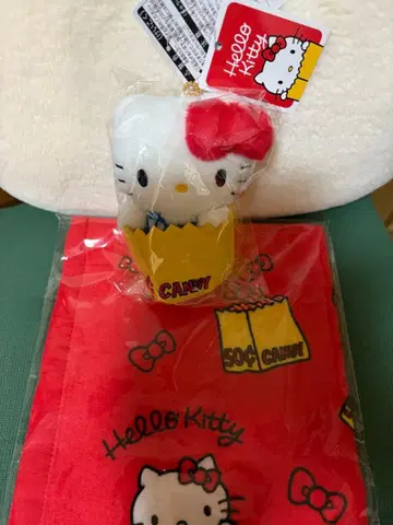 헬로키티전 50th 기념 봉제 인형 & 페이스 타월 세트