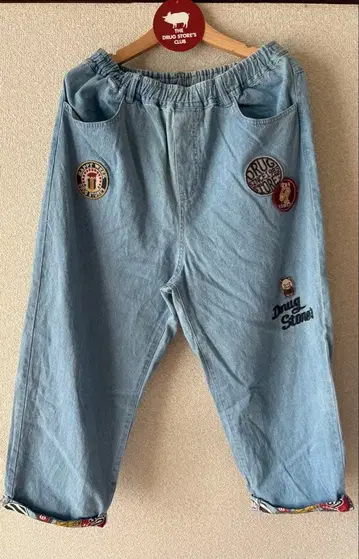 중고 드럭 스토어즈 돼지 패턴 밑단이 귀여운 데님 팬츠