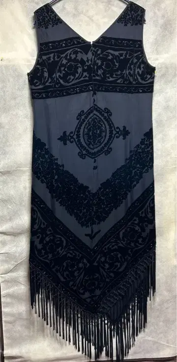 미사용 새상품 프린지 장식 블랙 실크, 벨벳, 비즈 슬리브리스 롱 원피스