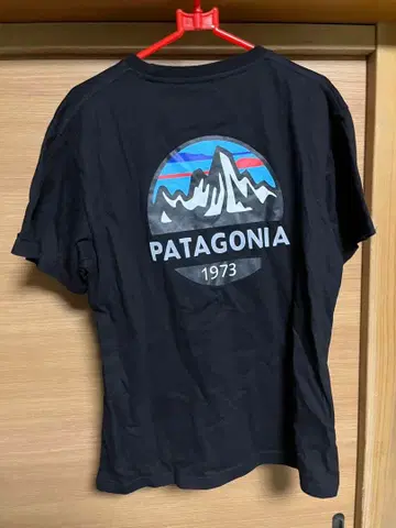 patagonia 백 프린트 T셔츠 M 블랙