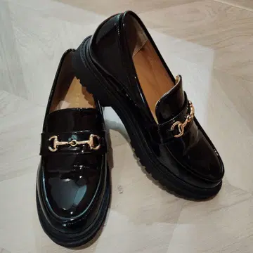 GLACIER 블랙 에나멜 로퍼 L