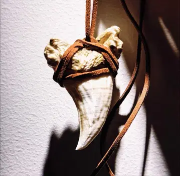 몬스터 헌터 용의 이빨 펜던트