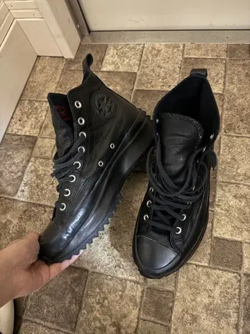 컨버스 블랙 가죽 하이컷 스니커즈