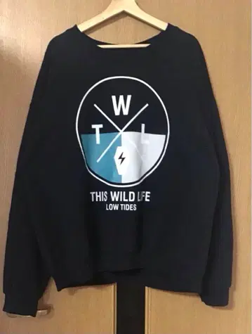 THIS WILD LIFE 블랙 맨투맨 Epitaph