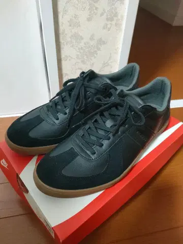 시착만 한 상품 mobus 모브스 NURNBERG 저먼 트레이너 43