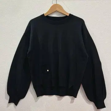 DOS DIOSAS(도스 디오사스) 포켓 디자인 심플 얇은 소재 니트