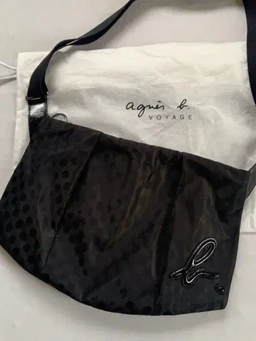 에네스베 VOYAGE 숄더백 블랙 도트 무늬 수납 가방 포함 무료배송