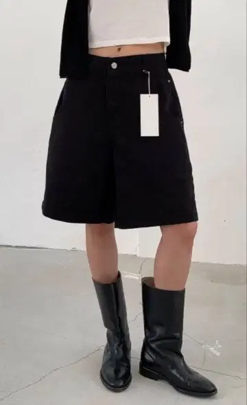 Didot.showroom 버뮤다 모노톤 팬츠