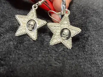 스컬 모티브 별 모양 귀걸이 크리스탈 포함