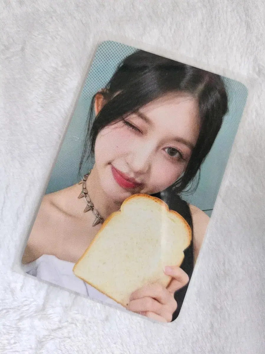 Generous Store 3000 Won Happiness with muu gaeul Bread ld