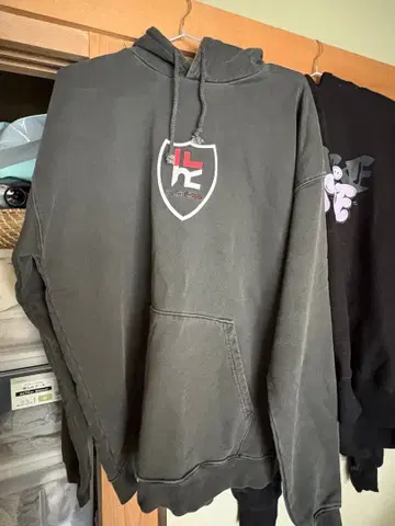 룰 더 페이트 다크 그레이 후드 부착 후드티 로고 포함