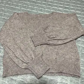 쿠튀르 브로치 복슬복슬 스웨터