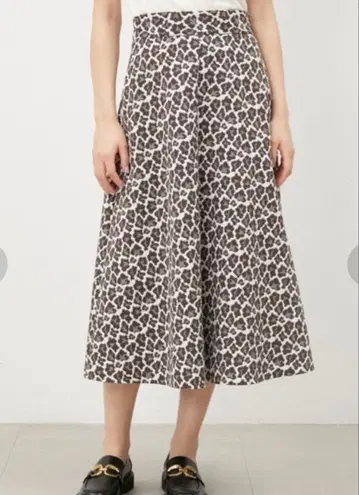 미라 오웬 레오파드 자카드 서큘러 스커트