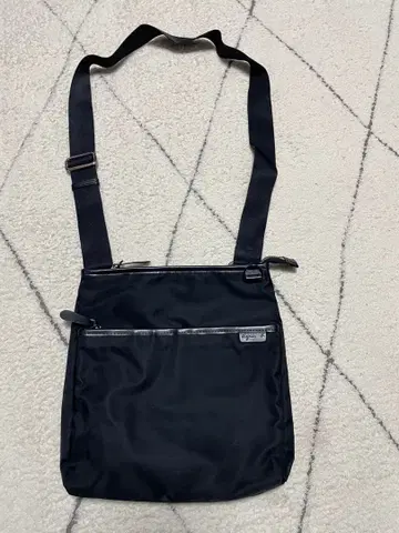 agnis b. 블랙 숄더백