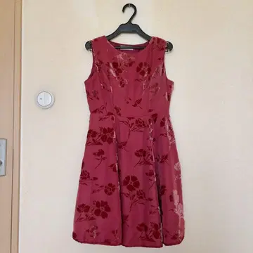 새상품 티티앤코 드레스 크림슨 컬러 크림슨