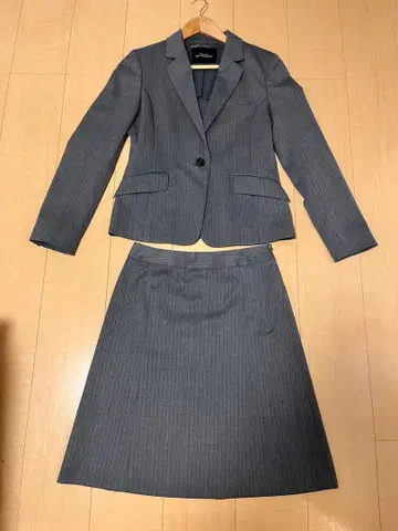 그레이 스트라이프 스커트 수트