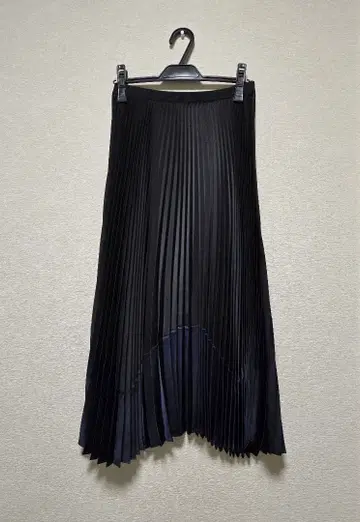 UNIQLO C 블랙 x 네이비 플리츠 스커트 M