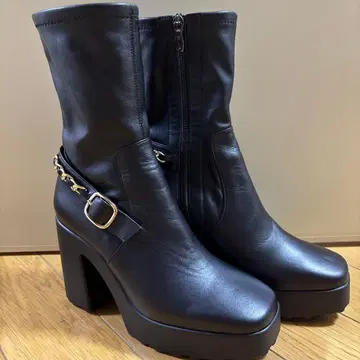 다이애나 체인 달린 통굽 부츠