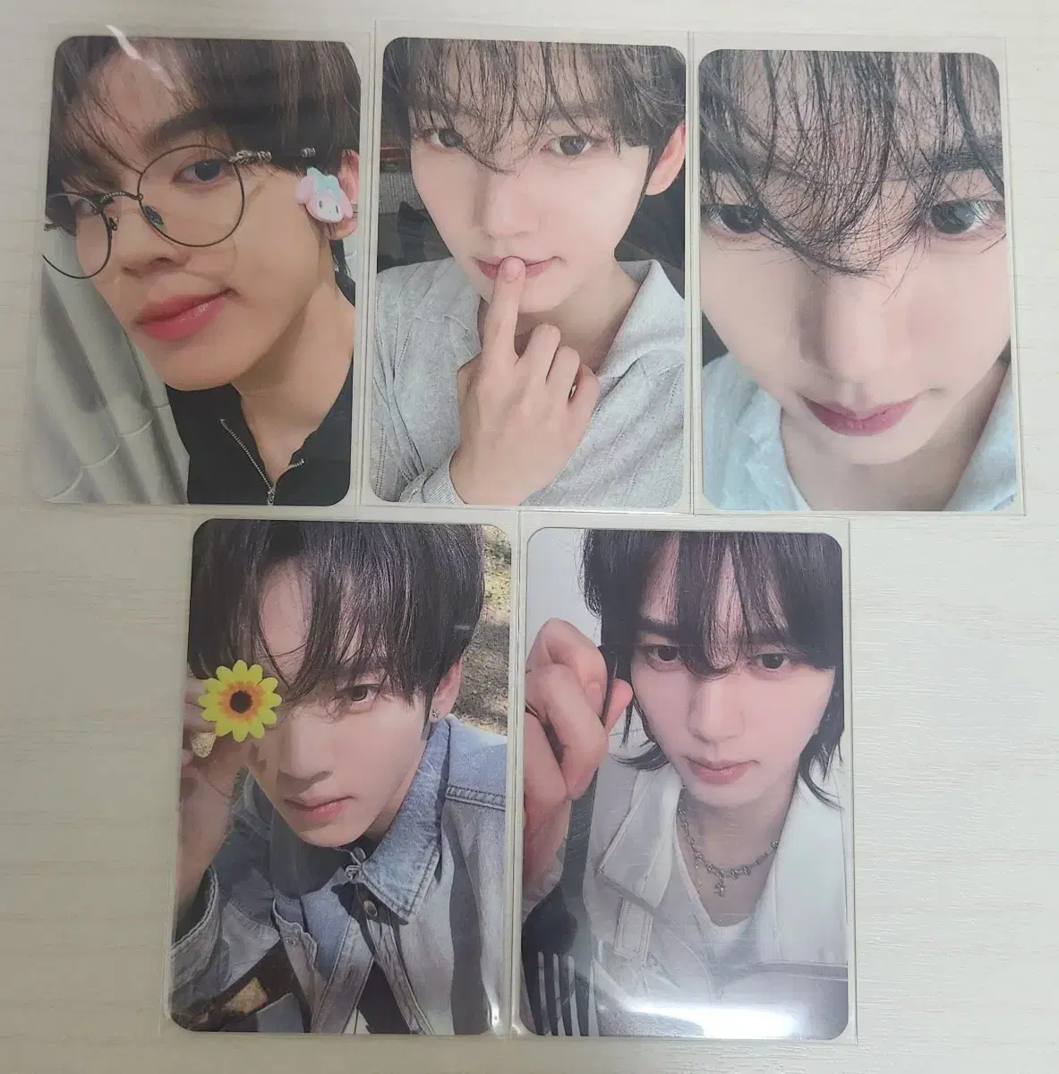 zb1 han yujin close-up, one bite, flower, kkyu bulk wts kim jiwoong zhang hao hanbin