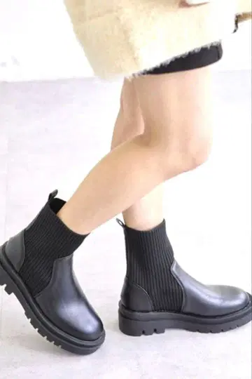 새상품급 차오패닉 피티 블랙 니트 삭스 부츠 통굽 24cm
