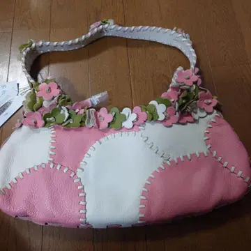 꽃 모티브 가죽 숄더백 미사용 택 포함