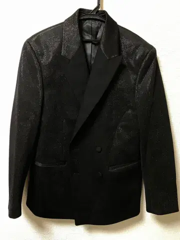 광택이 나는 더블 브레스트 테일러드 자켓