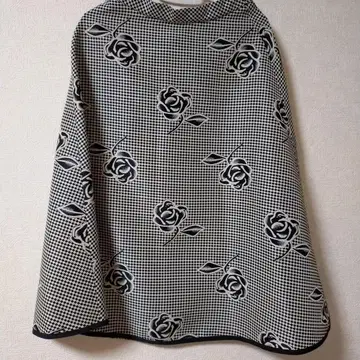 체크 무늬 장미 스커트