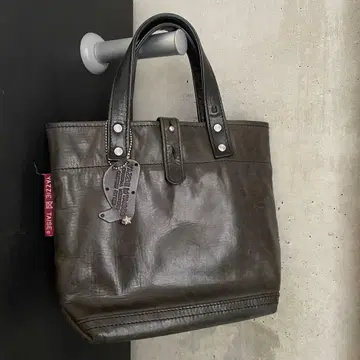 YAZZIE TAISEI 블랙 가죽 토트백