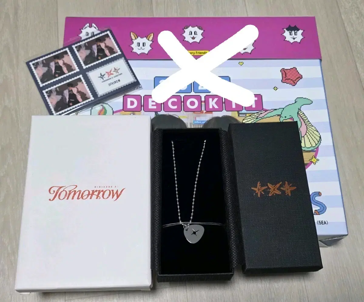 txt deja vu tomorrow guitar pick necklace tomorrow pop up yeonjun acrylic stand